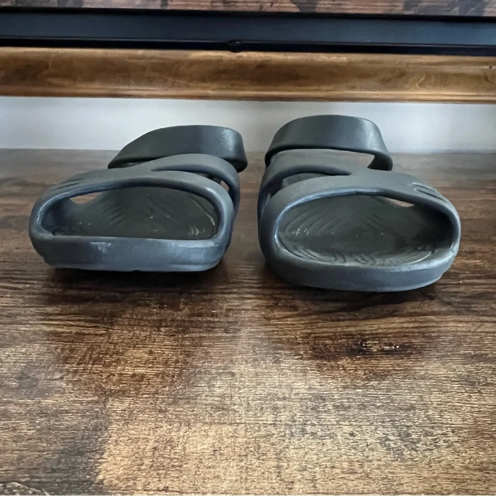 Crocs Black Kelli Iconic Rubber‎ Straps Flat Sandals women's 8 - Picture 4 of 11